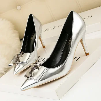 Женщины Роскошные дизайнерские туфли 7 см Высокие каблуки Сексуальная леди Свадьба Низкие каблуки Металлический Серебро Обувь для мероприятий